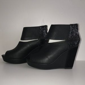 Arizona Black Sequin Wedge Heels NWOT Size 9 1/2